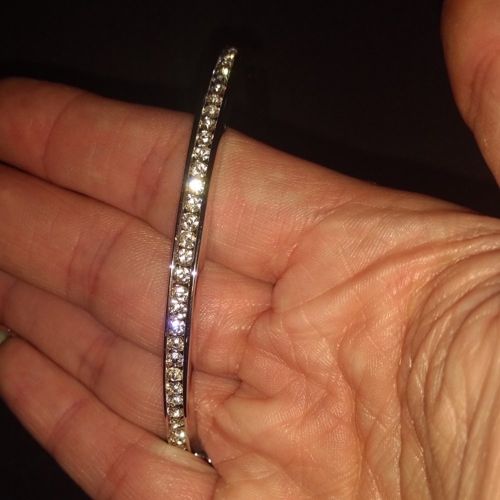 Sterling silver bracelet with swarvoski diamonds
